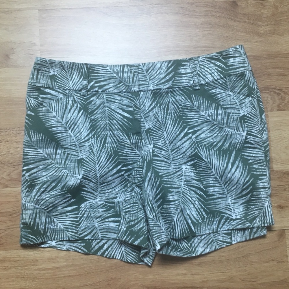 White House Black Market Palm Tree Leaf Print Shorts Women Size 0 Summer Preppy